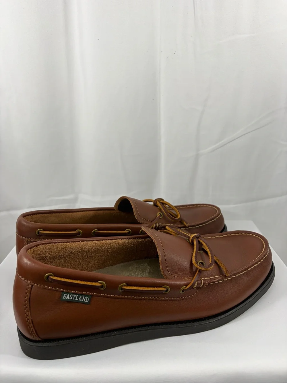 NWT Eastland Men's Size 11 Tan Leather Boat Shoes with Lace Detail
